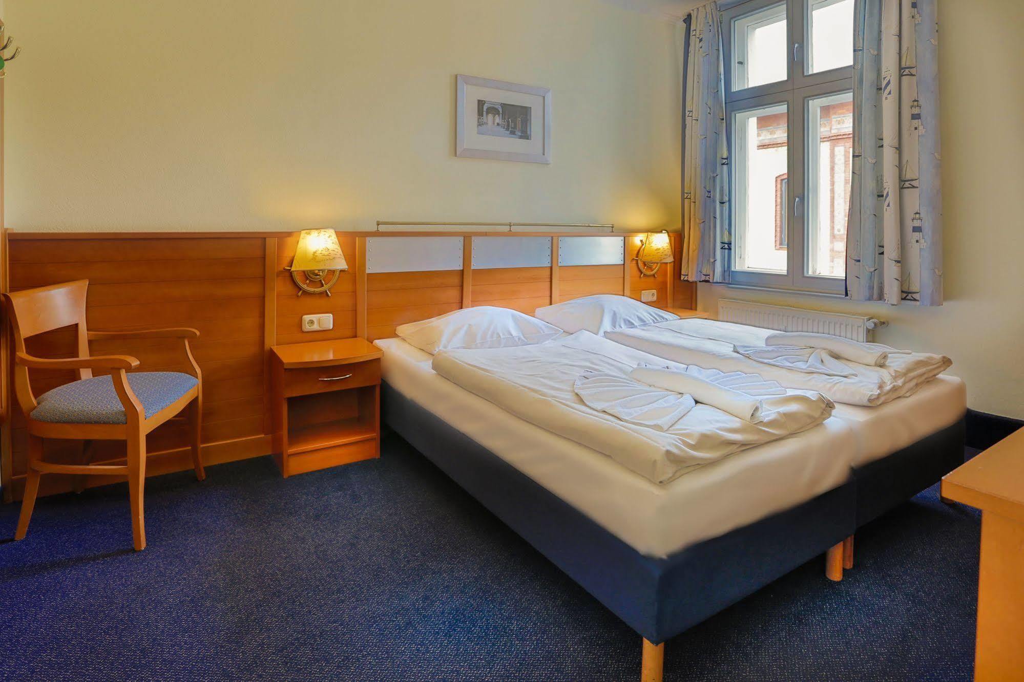 Hiddenseer Hotel Stralsund Exterior photo