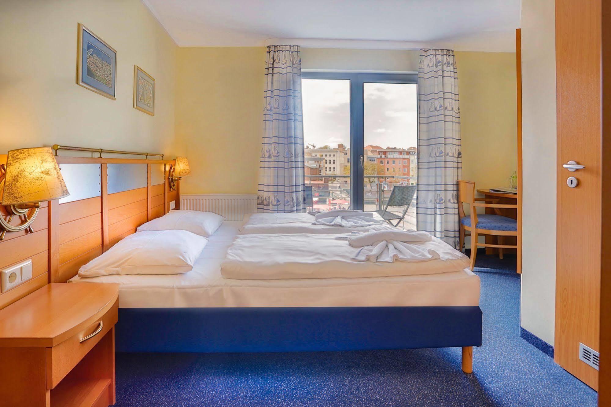 Hiddenseer Hotel Stralsund Exterior photo